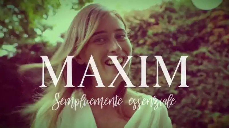 MARIA ELENA BOSCHI IN POSA PER MAXIM