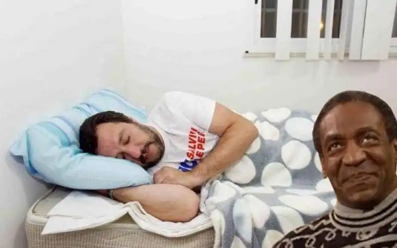 MATTEO SALVINI A LETTO