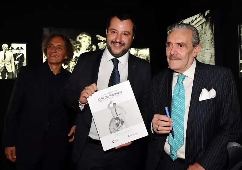 matteo salvini mostra il libro fotografico di rino barillari (1)