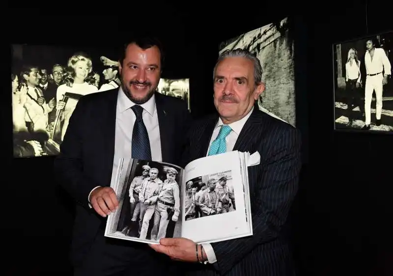 matteo salvini mostra il libro fotografico di rino barillari (2)