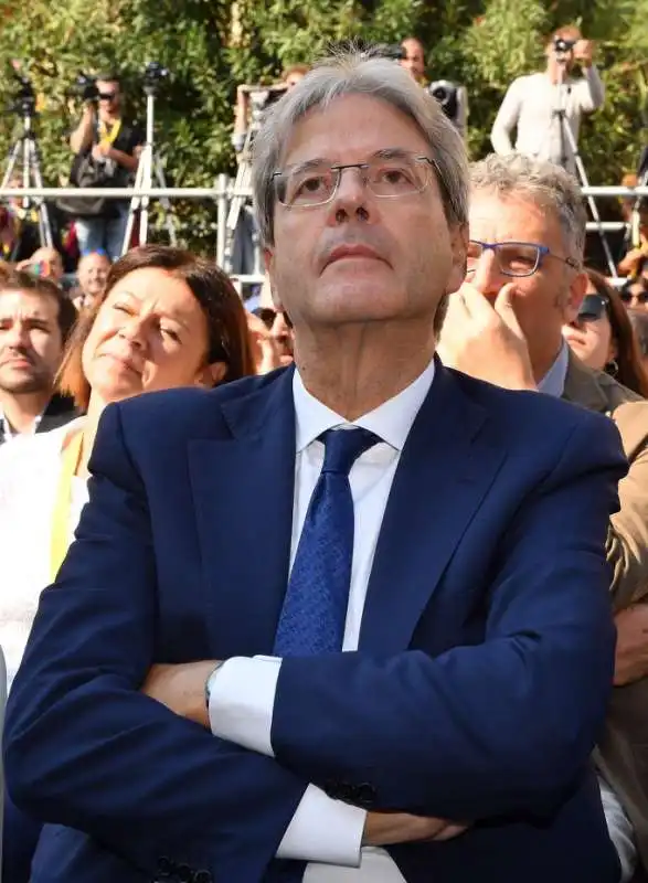 paolo gentiloni ascolta nicola zingaretti