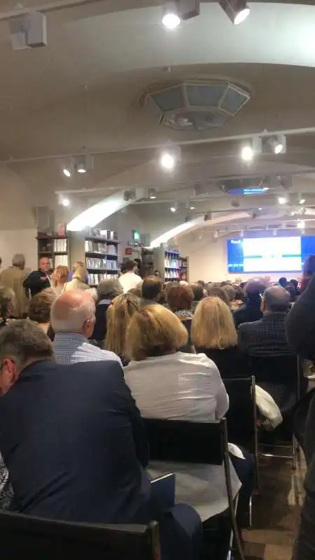 presentazione del libro di vittorio feltri a milano 7