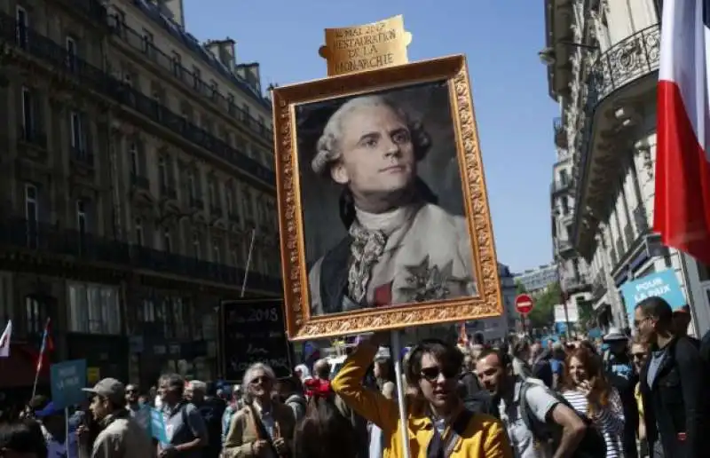 proteste contro macron