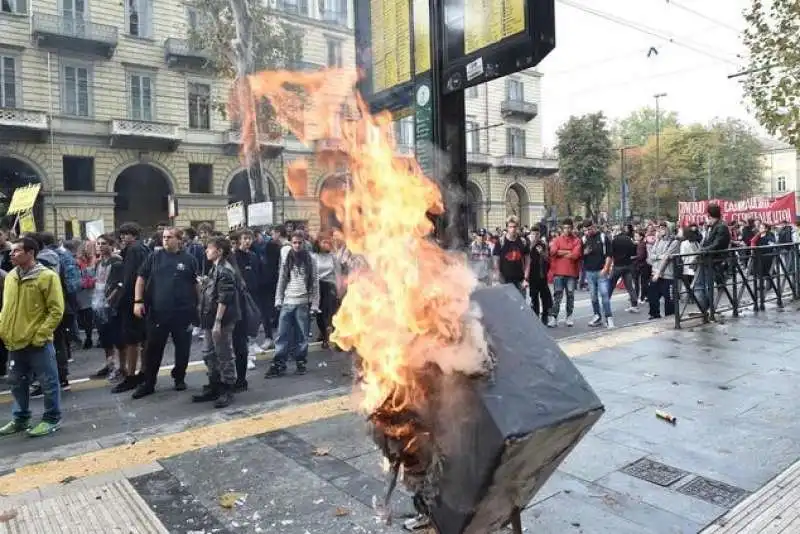 proteste studenti 19