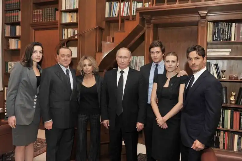 putin a cena con la famiglia berlusconi nel 2014