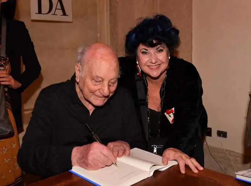 raffaele la capria firma il libro a marisa laurito