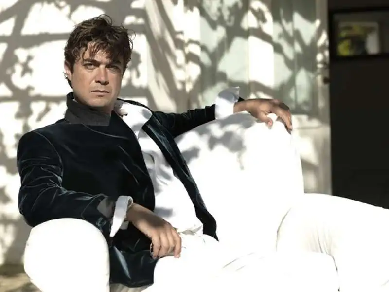 riccardo scamarcio 2