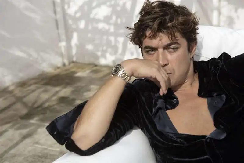 riccardo scamarcio 6