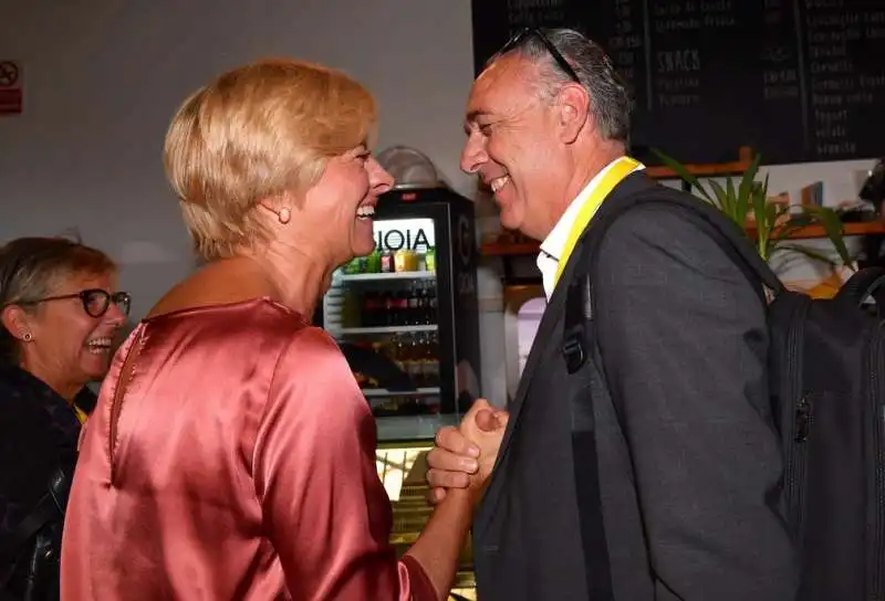 roberta pinotti saluta giovanni legnini