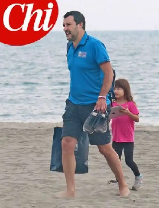 SALVINI AL MARE CON LA FIGLIA MIRTA