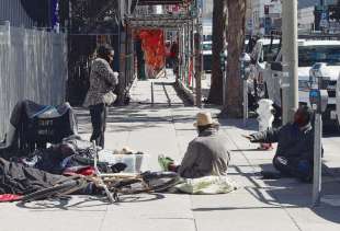 SAN FRANCISCO - SENZATETTO BIVACCANO IN STRADA