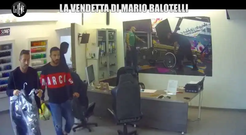 scherzo di balotelli al fratello 24