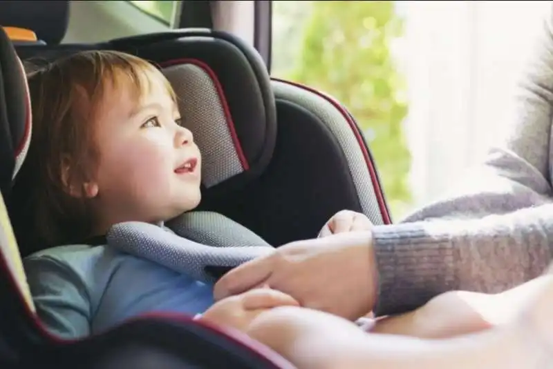 seggiolino bambini auto