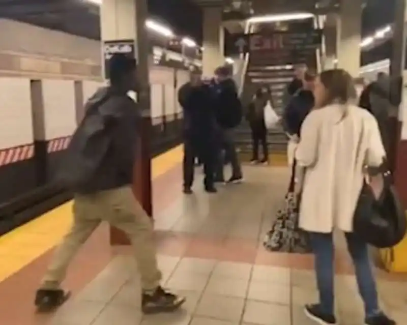 aggressione in metropolitana a brooklyn 2