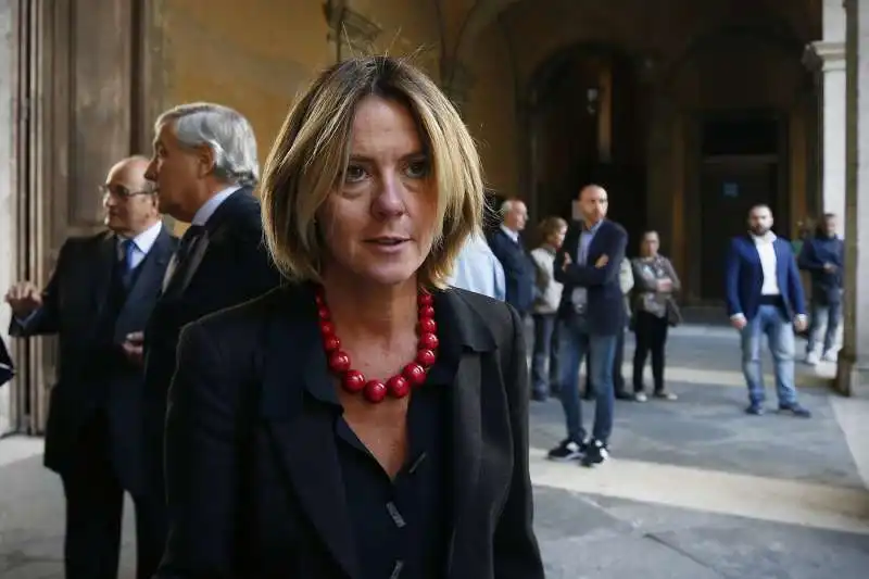 beatrice lorenzin ai funerali di paolo bonaiuti