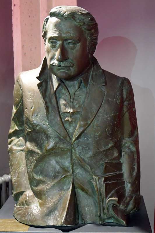 busto di ennio flaiano