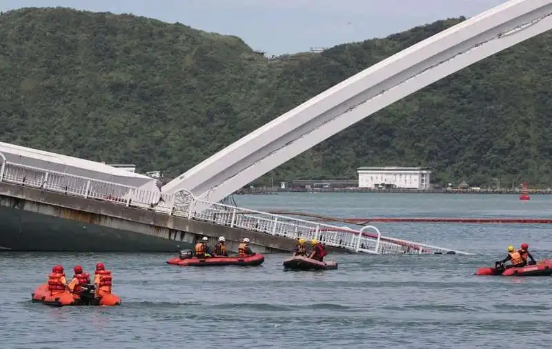 crollo ponte taiwan 14