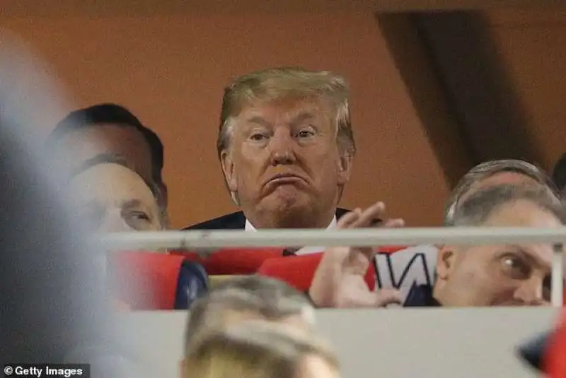 donald trump fischiato al nationals park di washington 11