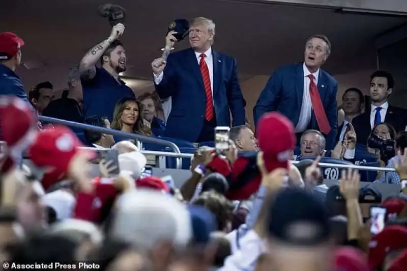 donald trump fischiato al nationals park di washington 3