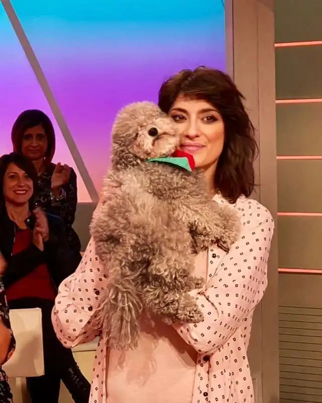 elisa isoardi e il cane zenit 17