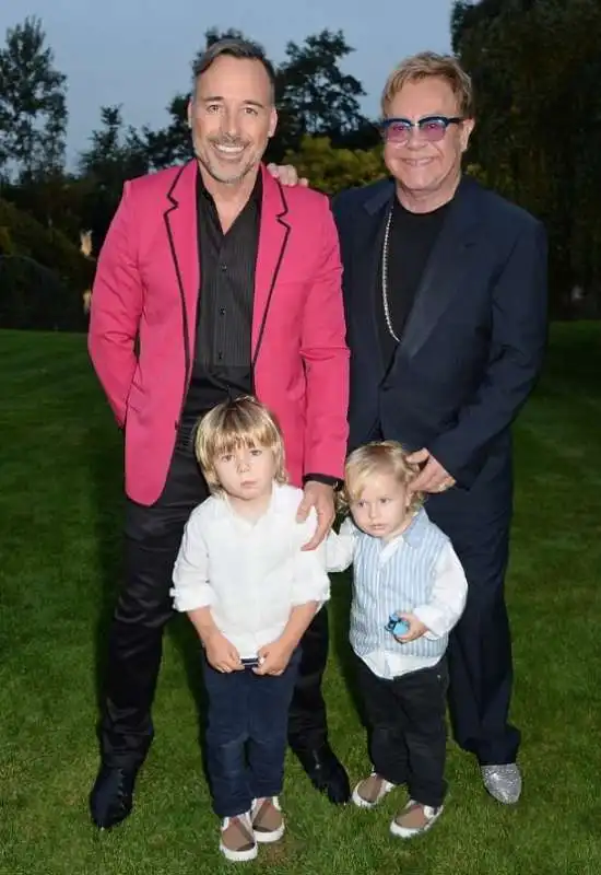  elton con il marito david e i figli zachary e elijah 