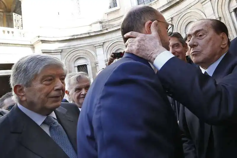 funerali di paolo bonaiuti   incontro tra silvio berlusconi e angelino alfano 10