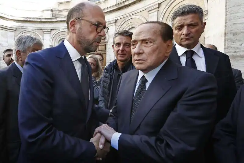 funerali di paolo bonaiuti   incontro tra silvio berlusconi e angelino alfano 14