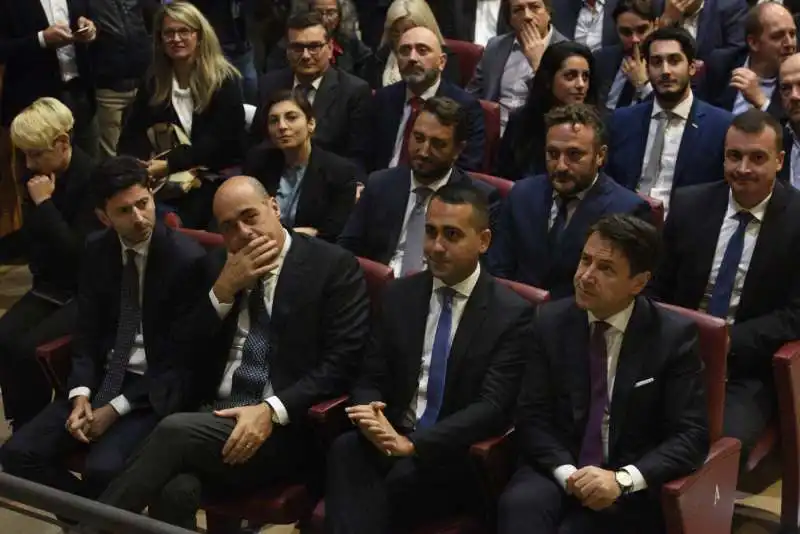 in prima fila roberto speranza nicola zingaretti luigi di maio giuseppe conte 1