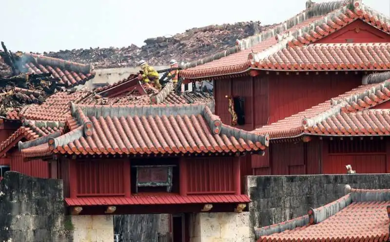 incendio al castello shuri di okinawa 19