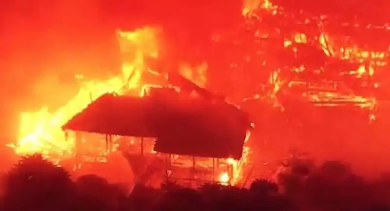 incendio al castello shuri di okinawa 26