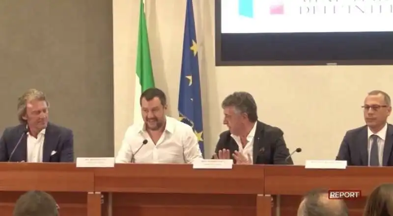 matteo salvini conferenza stampa sulla russia