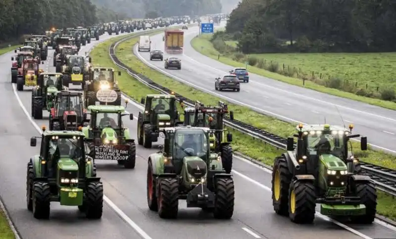 olanda   proteste di allevatori e agricoltori 11