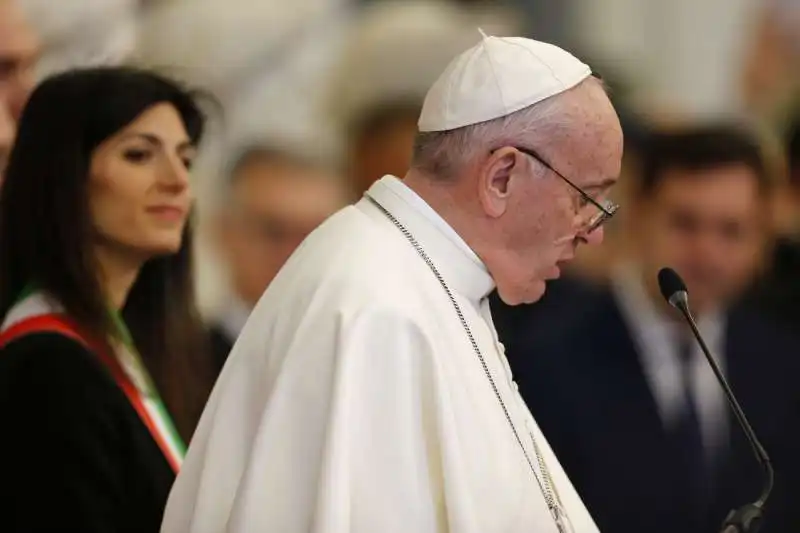 papa francesco e virginia raggi