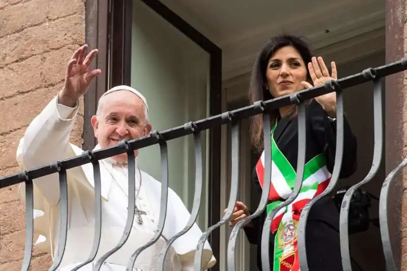 papa francesco e virginia raggi 7