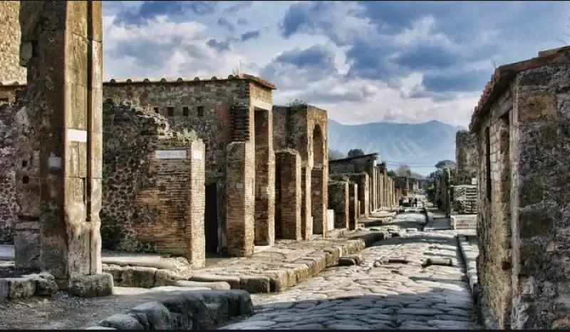 Pompei e Santorini. L'eternità in un giorno 