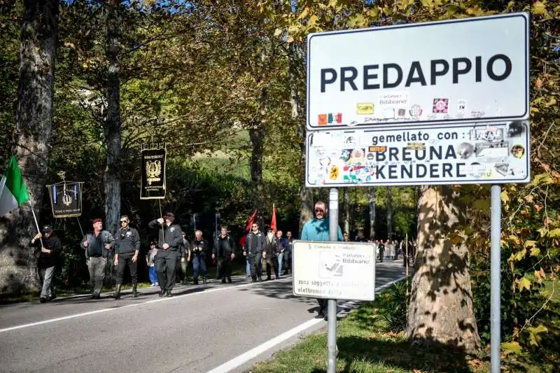 predappio, raduno di fascisti per l'anniversario della marcia su roma 30