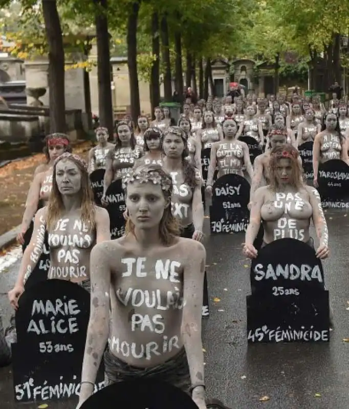 protesta delle femen a montparnasse 10