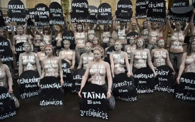 protesta delle femen a montparnasse 3