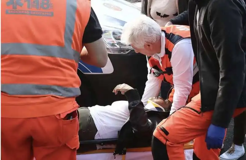 roma, autobus atac si schianta contro un albero 14