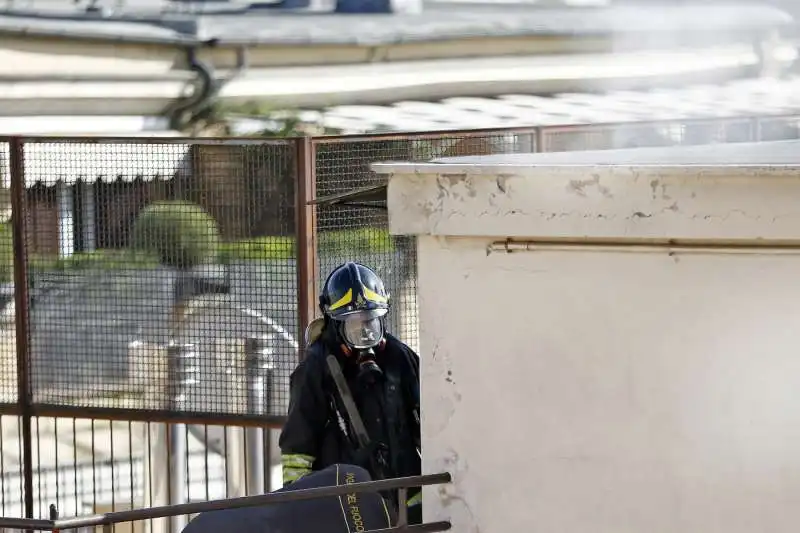 roma, incendio nel palazzo dell'ordine dei giornalisti 1