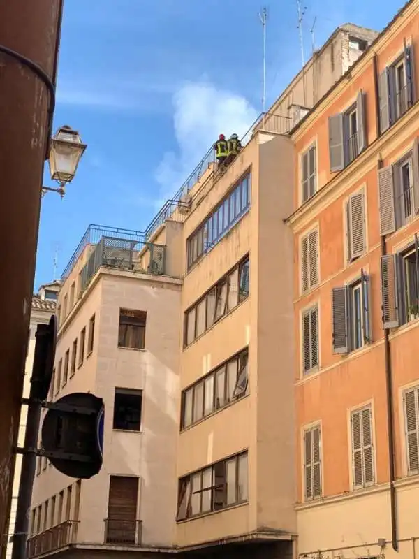 roma, incendio nel palazzo dell'ordine dei giornalisti