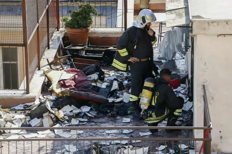 roma, incendio nel palazzo dell'ordine dei giornalisti 16