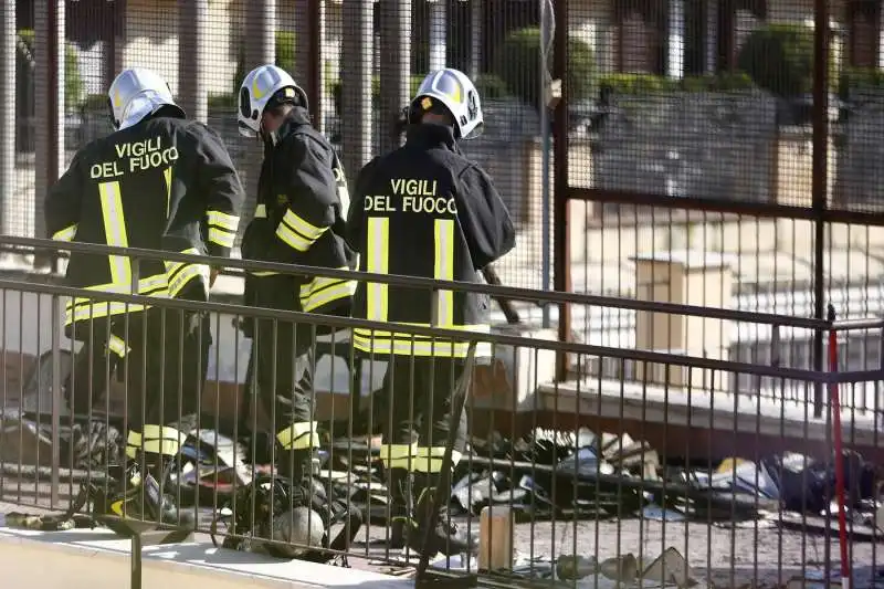 roma, incendio nel palazzo dell'ordine dei giornalisti 2