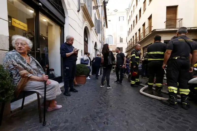 roma, incendio nel palazzo dell'ordine dei giornalisti 22