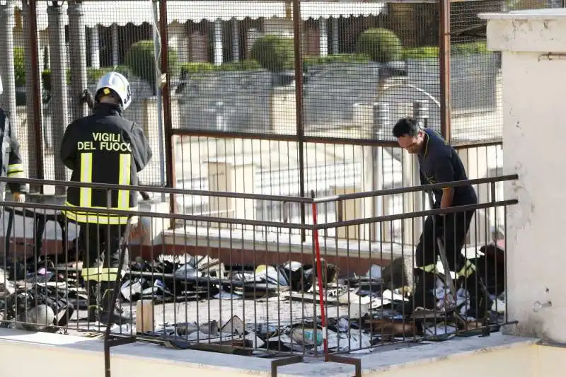 roma, incendio nel palazzo dell'ordine dei giornalisti 3