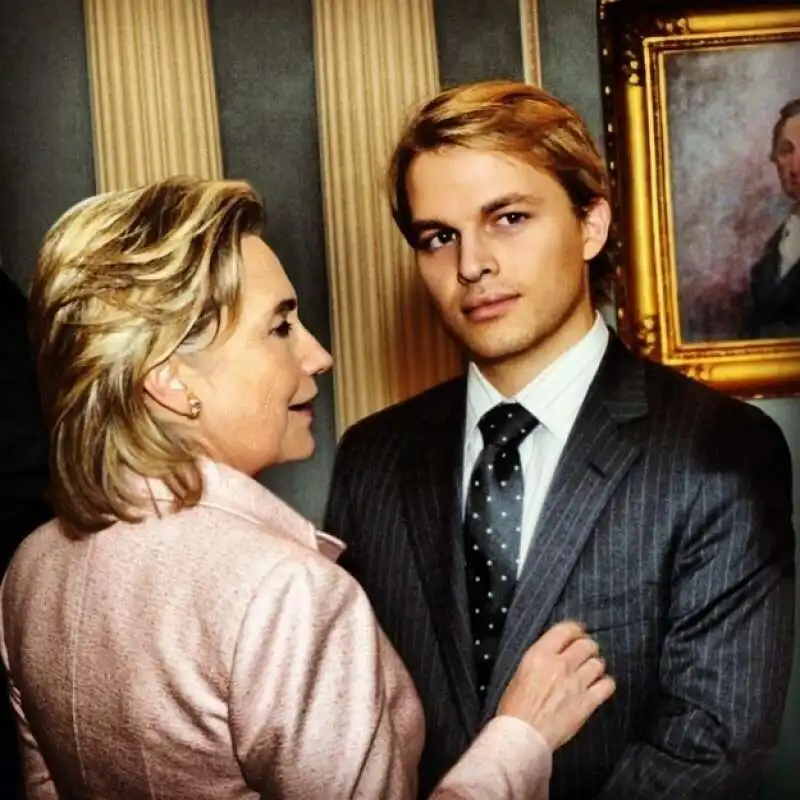 ronan farrow hillary clinton