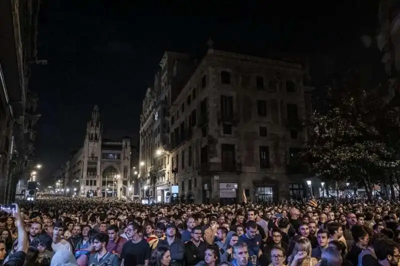 scontri e proteste in catalogna  16