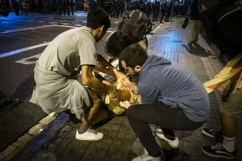 scontri e proteste in catalogna  17