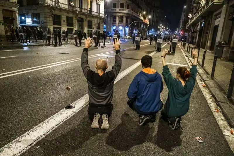 scontri e proteste in catalogna  19