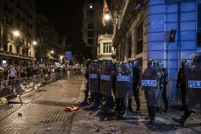 scontri e proteste in catalogna  3